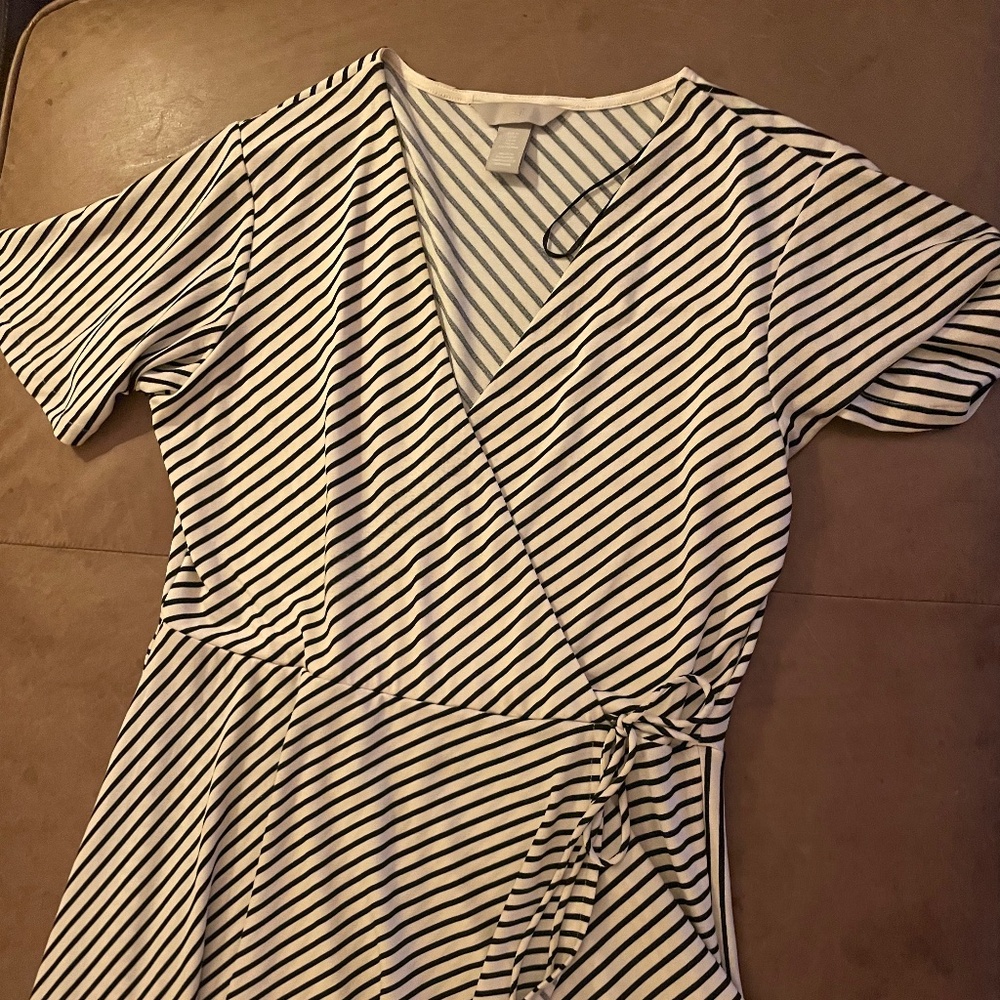 H&M stretchy size medium faux wrap dress